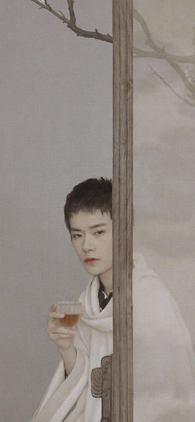 易烊千玺从古风壁画走出来的少年,帅气又有韵味