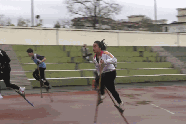 高跷竞走快如风