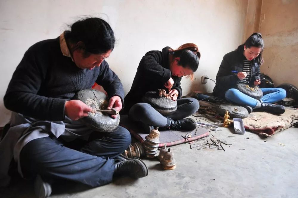 岩比乡人口_新加坡人口结构占比图(2)