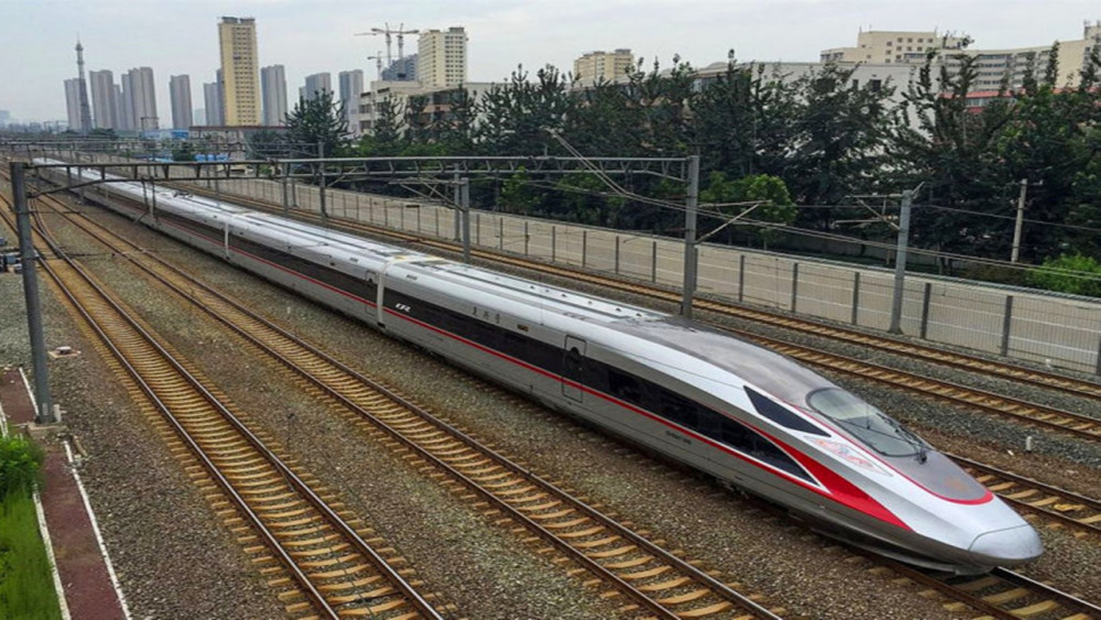 中国高铁又上新车型,时速高达605公里,未来列车可与飞机媲美