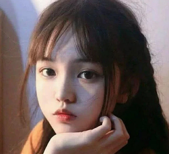 在现在的社会当中,女生化妆成为了一件必须的事情,无论是出门,甚至是