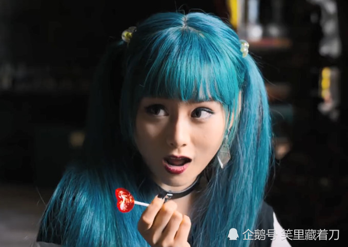 唐探2:女黑客为啥一直拿着心形棒棒糖?说出来别不信,内涵太深