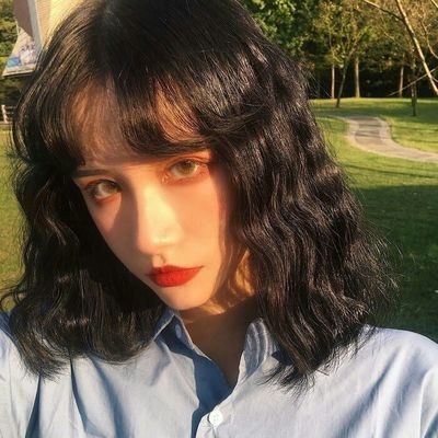 女生头像:短发女人也可以性感和可爱