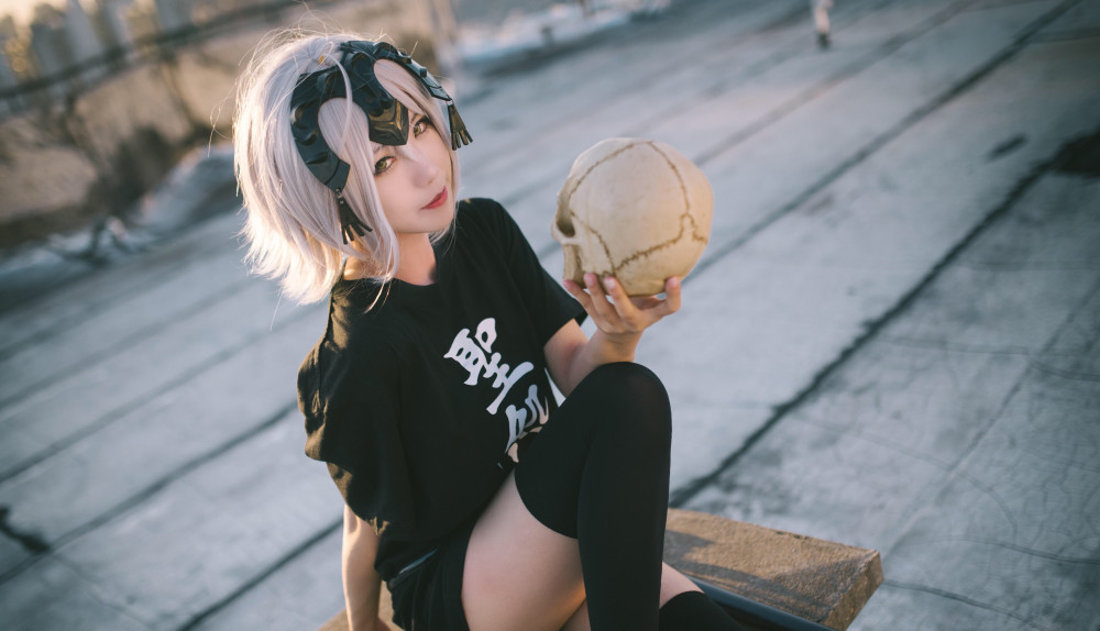 fgo黑贞德cosplay,天台取景营造大片气质!