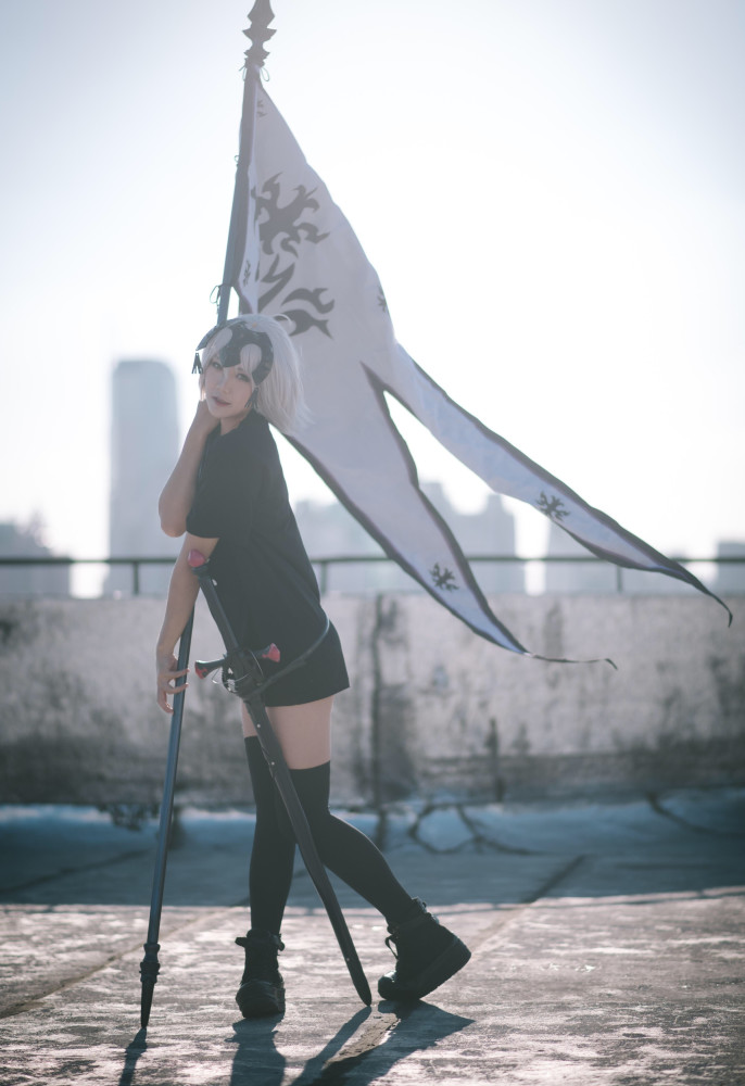 fgo黑贞德cosplay,天台取景营造大片气质!