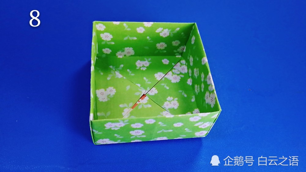 这是一个可以折叠的实用收纳盒,好用又美观