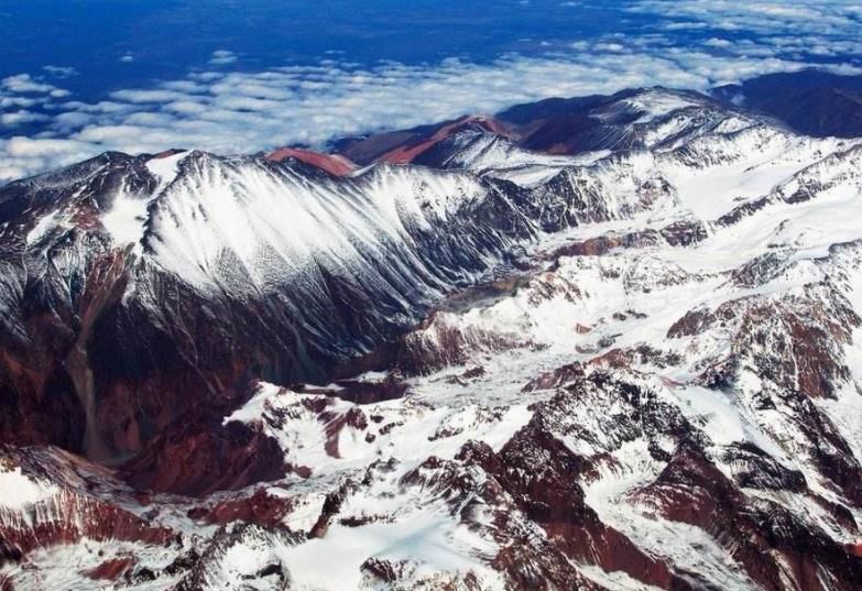 世界上最长的山脉,全长8900余公里,是喜玛拉雅山脉三倍多
