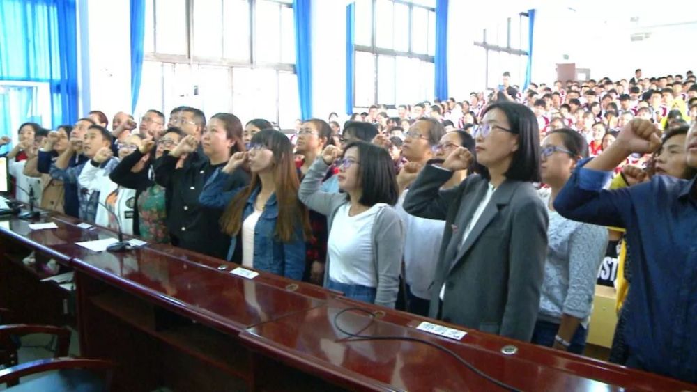 个旧二中举行2019届中考倒计时80天誓师大会