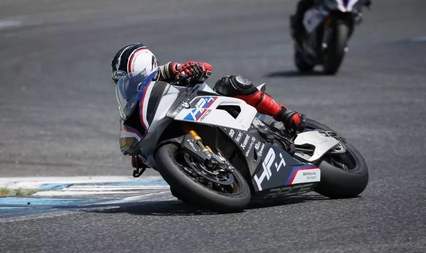 解析bmw「 hp4 race」碳纤维车架的奥秘