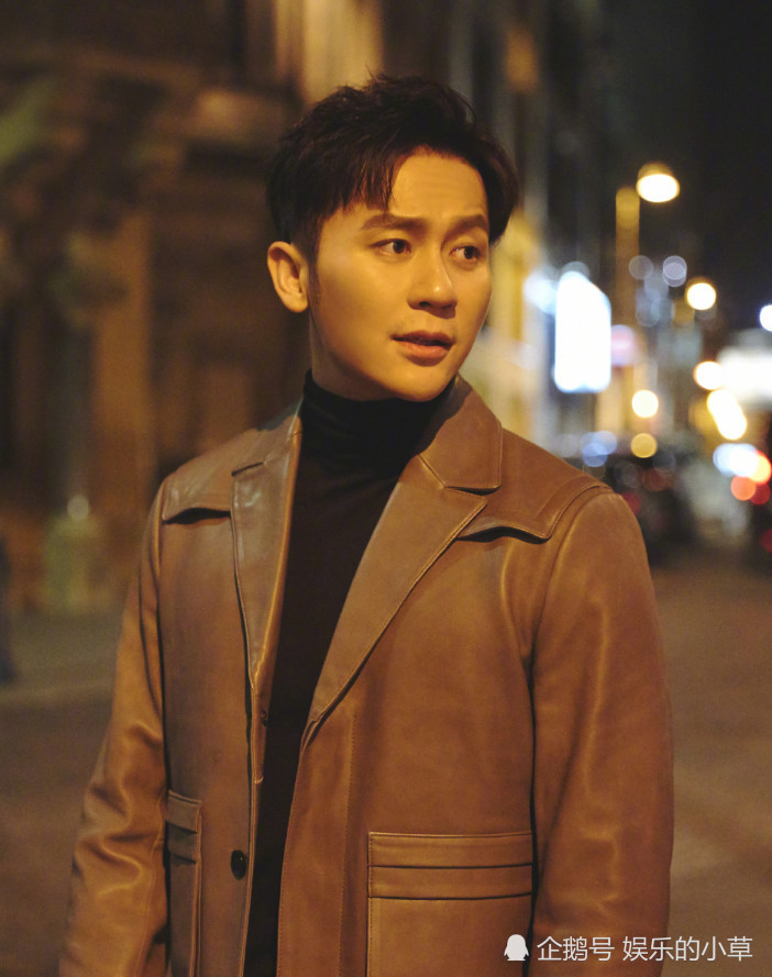 李晨手抱粉红豹妖娆出镜,一改