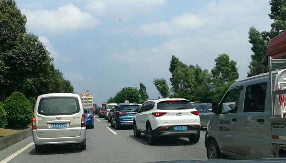 车主,行车安全,开车习惯,龟速开车,开远光