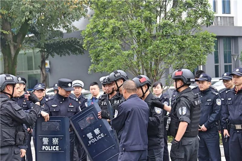 崇州市公安局开展应急演练 处置突发事件