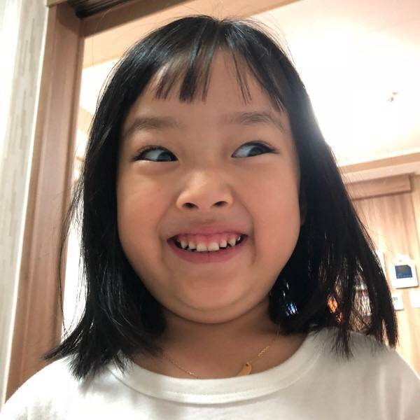 权律二搞怪表情包:我不只有可爱这一面哦