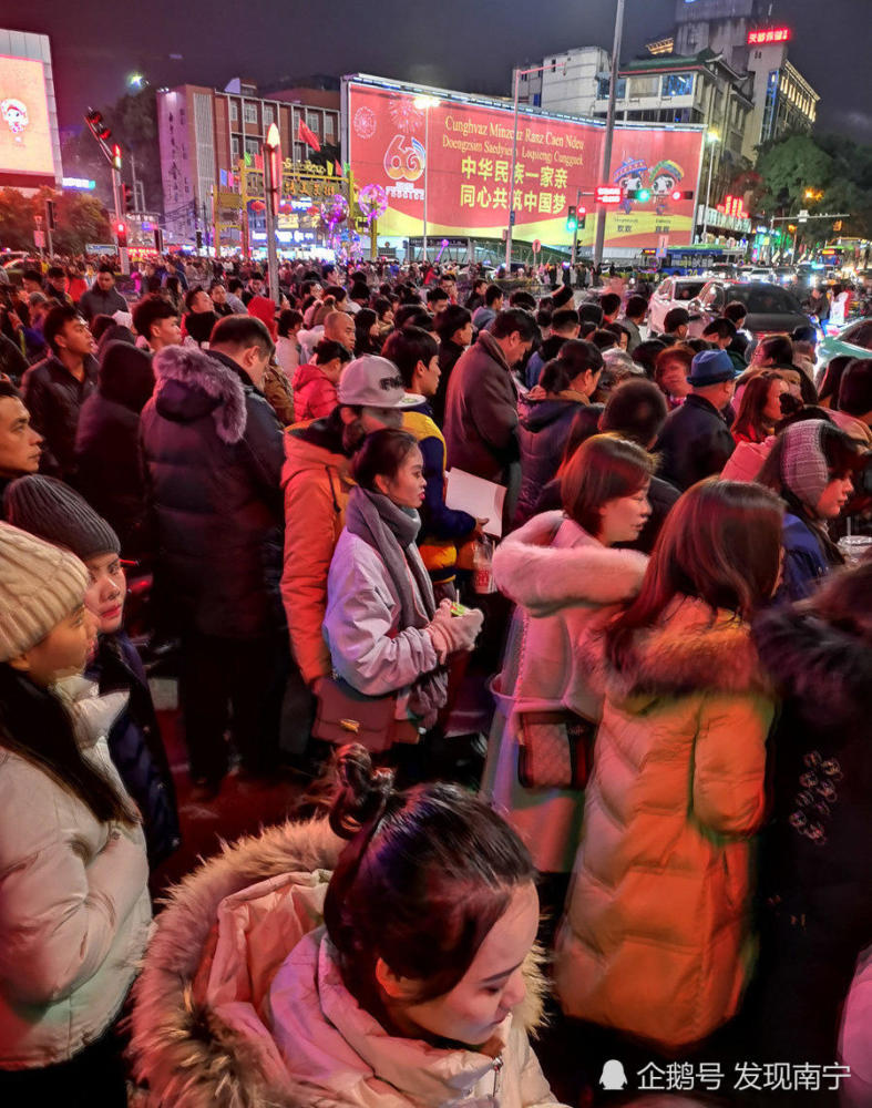 南宁最热闹的广场,每天上百万人涌入