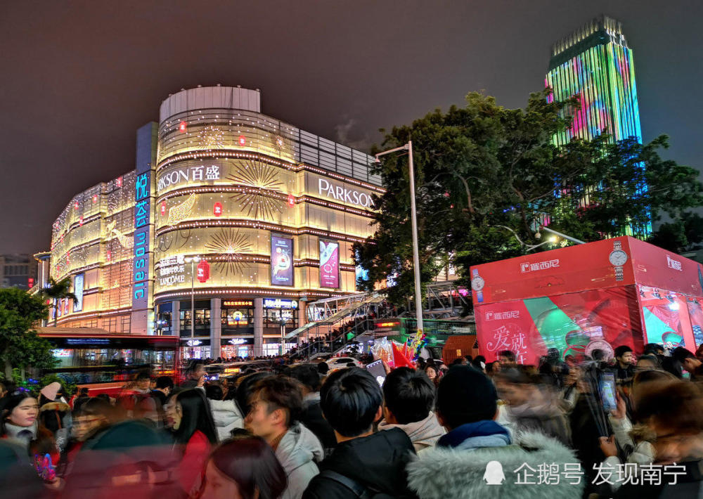 尽管南宁城区不断扩张,购物场所日益增多,不少人还是会选择来朝阳广场