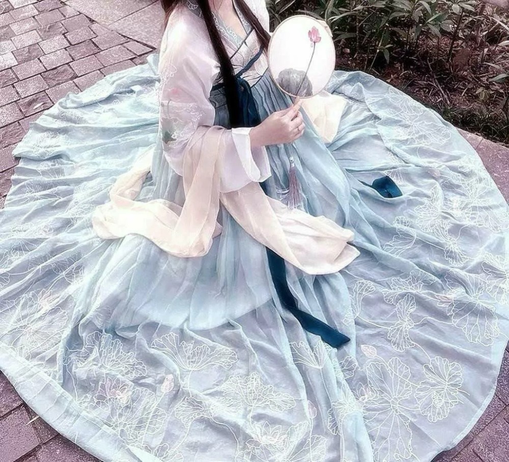 最近火了“汉服仙儿”头像，不露脸秒掉情敌，小号：来人挂关系！-天天快报