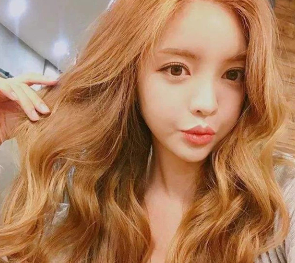 还在傻傻染黄头发?如今流行这3款"精灵"发色,小仙女必备选择