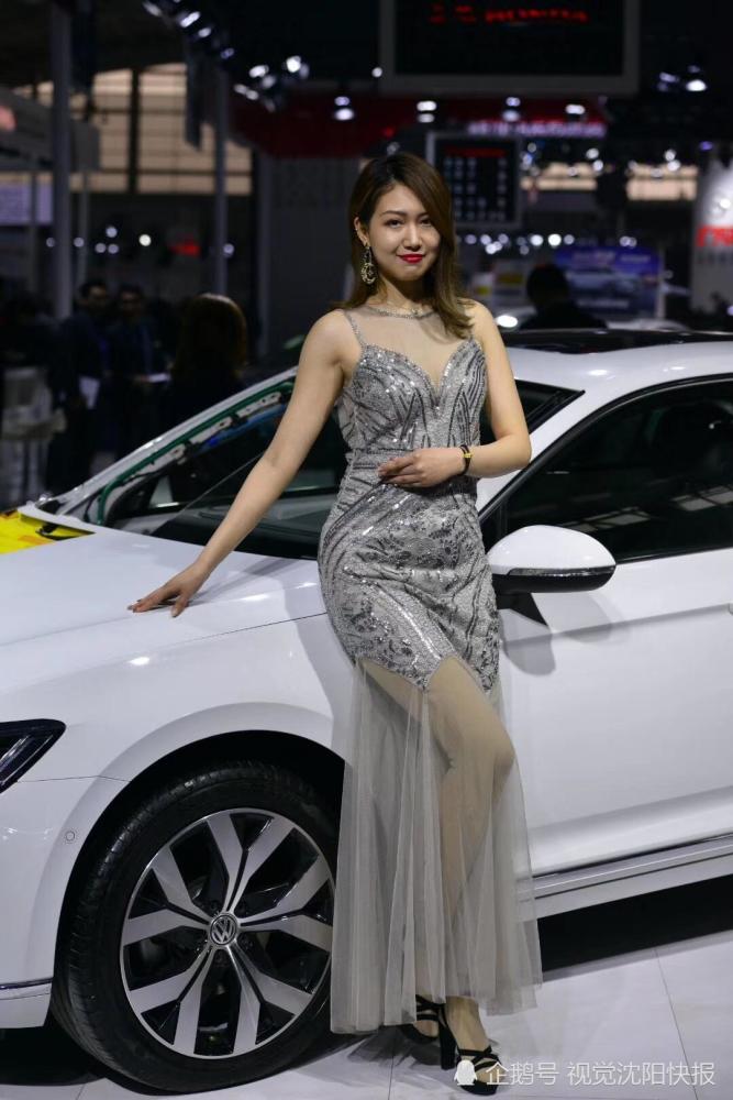 沈阳:2018沈阳国际春季车展,中外美女车模美丽冻人争奇斗艳