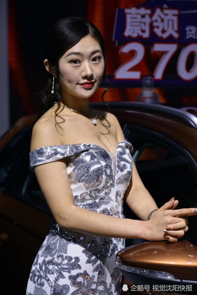 沈阳:2018沈阳国际春季车展,中外美女车模美丽冻人争奇斗艳
