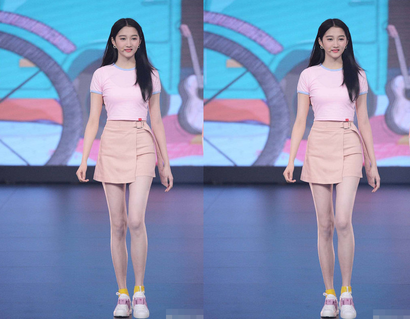 现在流行仙女鞋 黄色长筒袜,看到关晓彤穿上的效果后
