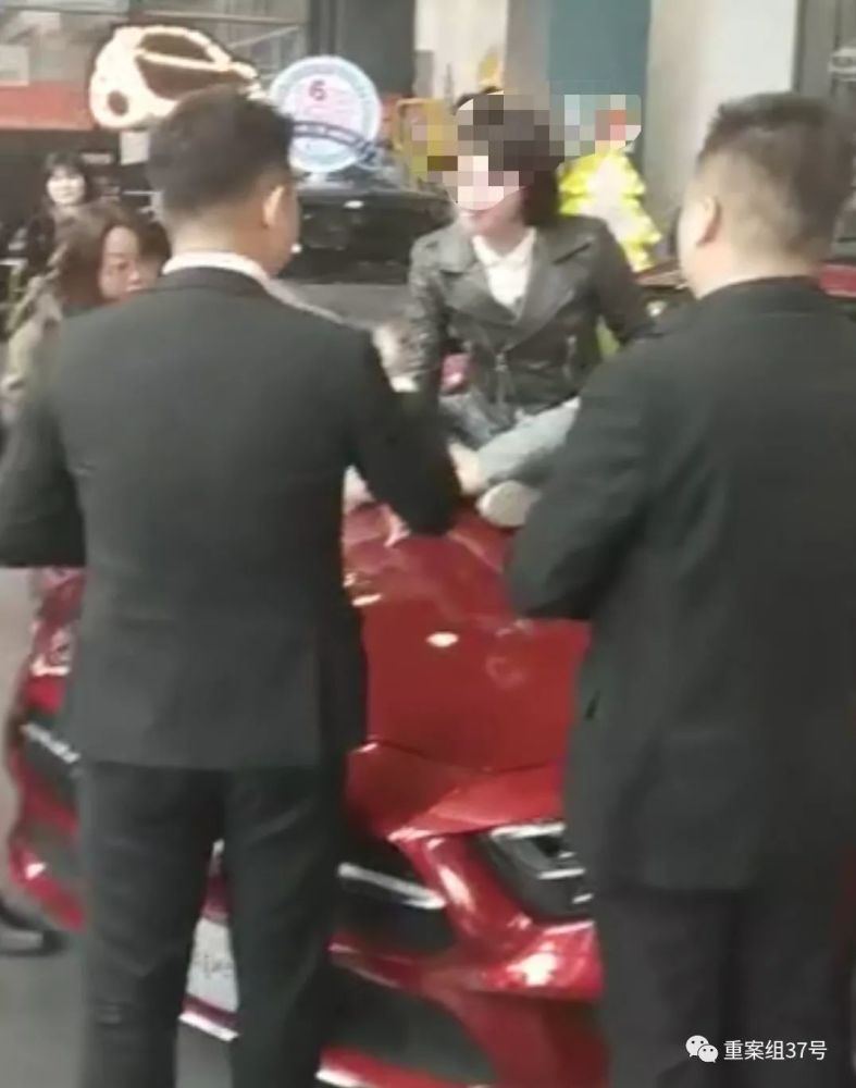 66万买车未开出店就漏油?梅赛德斯-奔驰致歉称