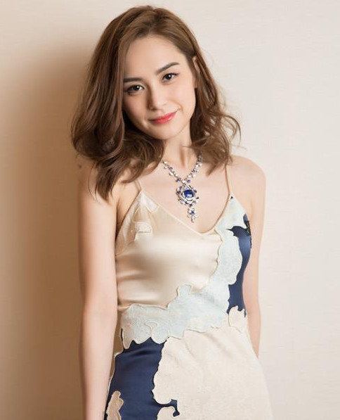 全毁了?阿娇婚后爆肥,丸子头胖到没脖子,宽卫衣难掩发福身材
