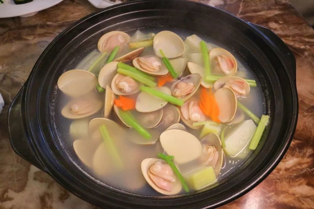 大个大个的沙白吃起来也特别舒服,   肉肉的,鲜鲜的.