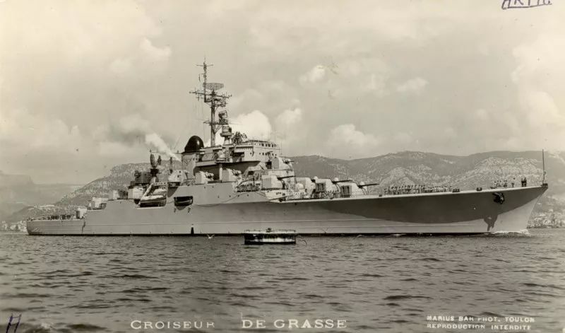 还出动了1艘格拉斯号巡洋舰,2艘大型的t53反潜驱逐舰,5艘普通驱逐舰和