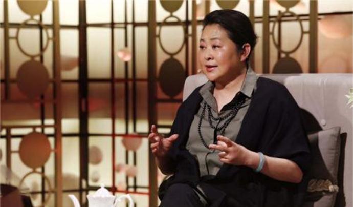 倪萍儿子怎么样了?倪萍历经5段情缘感情之路坎坷