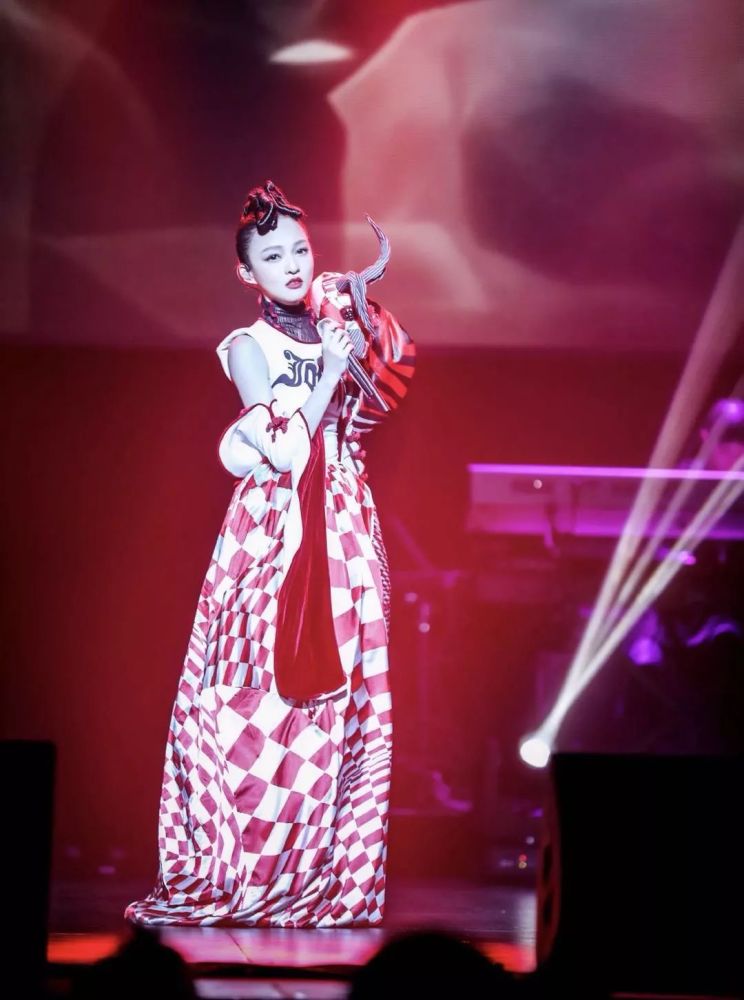 张韶涵唱响"旅程"世界巡演,百变造型绝美吸睛