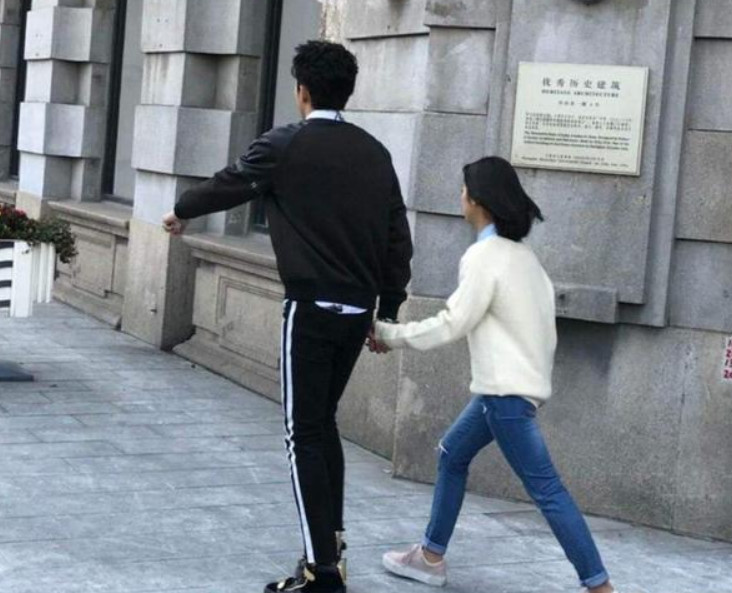 1米73华晨宇碰上1米6的沈月,身高差距大,是谁说了谎?