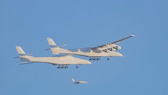 世界最大飞机完成首飞