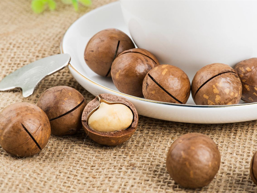 女生喜欢吃这3种零食,不仅口气会变重,男生也