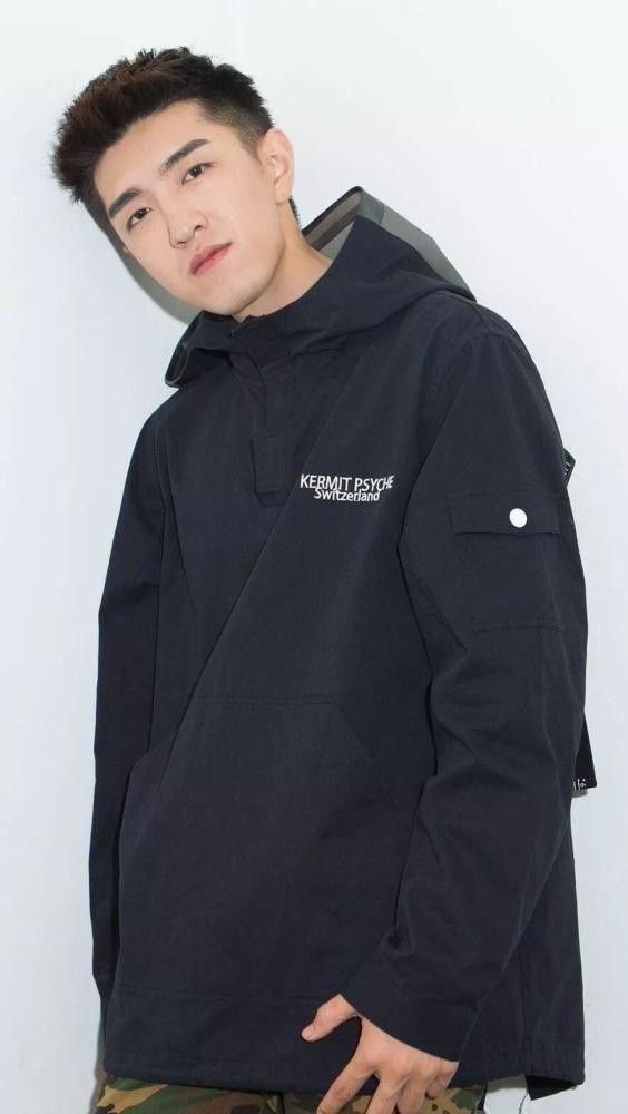 金瀚·精美壁纸:成熟又可爱的男生,怎能让人不心动