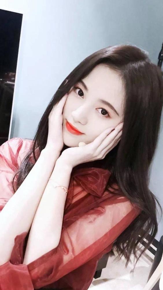 鞠婧祎·精美壁纸:淡妆红唇美若天仙,眼神迷人太心动