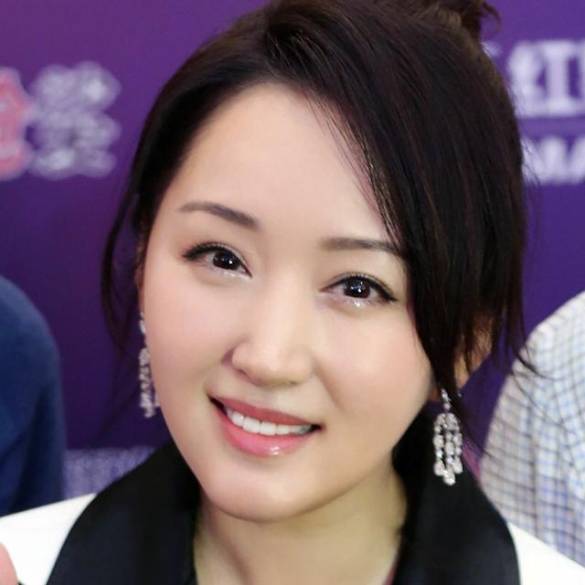 看了杨钰莹年轻时照片,才明白为何淡出30年,网友对她念念不忘