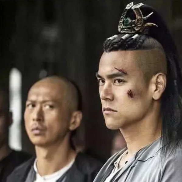 男星换上吴尊的"武士头",谢霆锋痞气十足,最让人惊讶的是胡歌