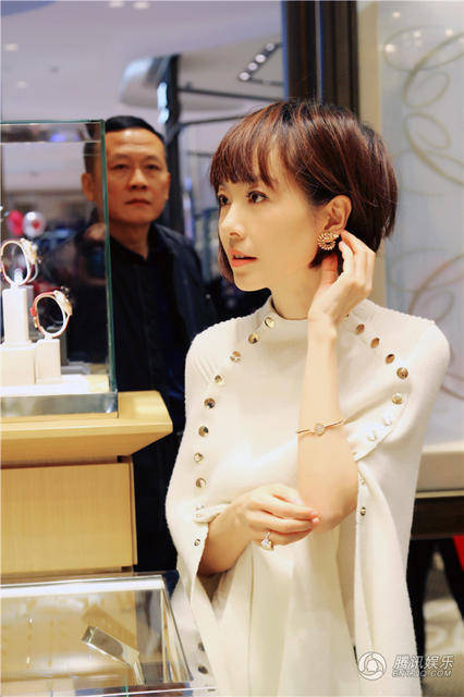 鲁豫的素颜太吓人了!干瘪苍老又驼背,完全不敢认! - 海阔山遥 - . 鲁豫的素颜太吓人了!干瘪苍老又驼背,完全不敢认!