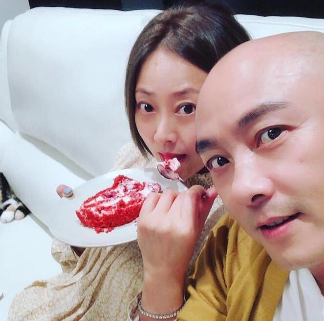 求购二手婚纱_动漫婚纱情侣头像(2)