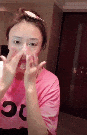 纵然如此,恼人的粉刺,痘痘却在肌肤的各个