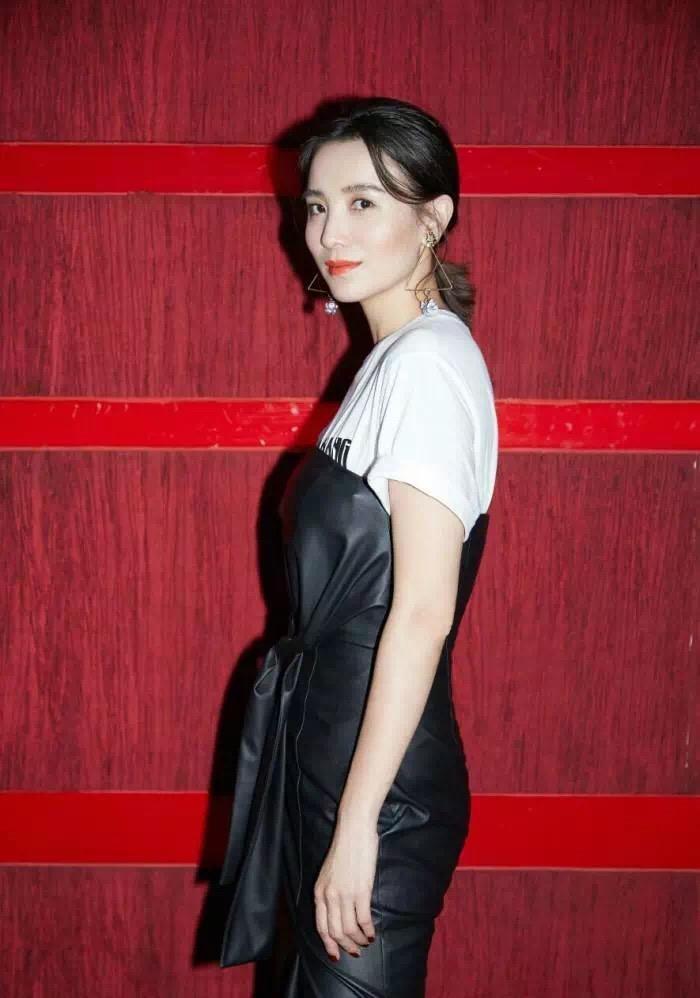 宋佳·精美壁纸:小清新气质女神,精致小脸hold住各种发型