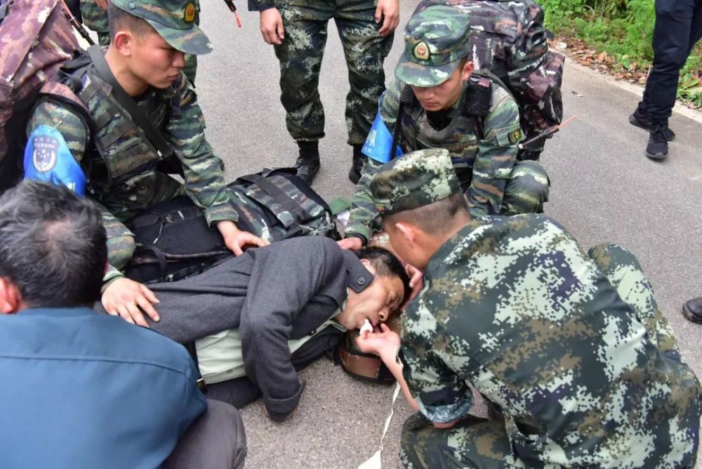 危难时刻显身手,中国武警又出手了!