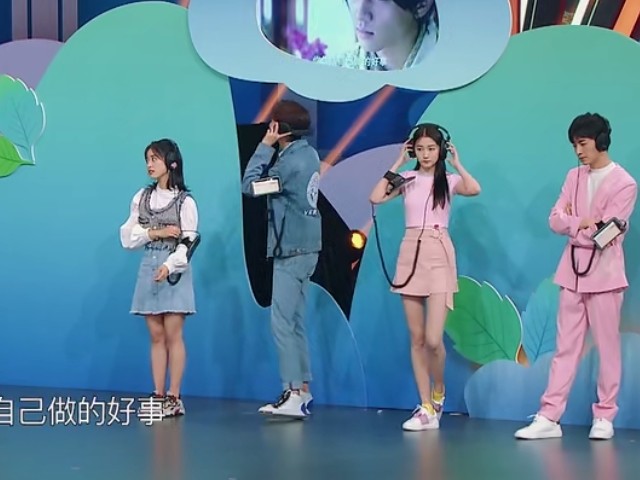 王牌对王牌:关晓彤元气少女上线,有谁注意耳上的耳环了?太闪!