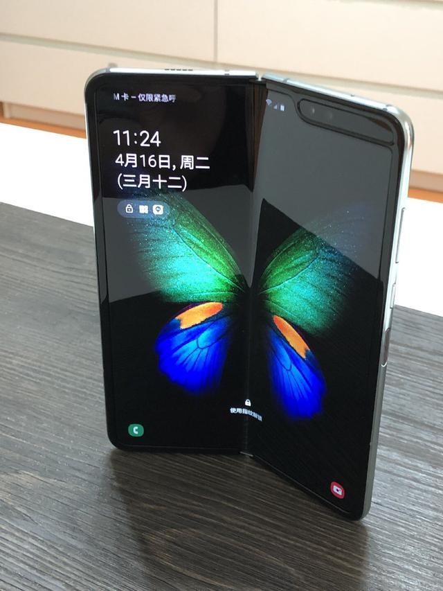 这款三星galaxyfold折叠屏手机太秀了