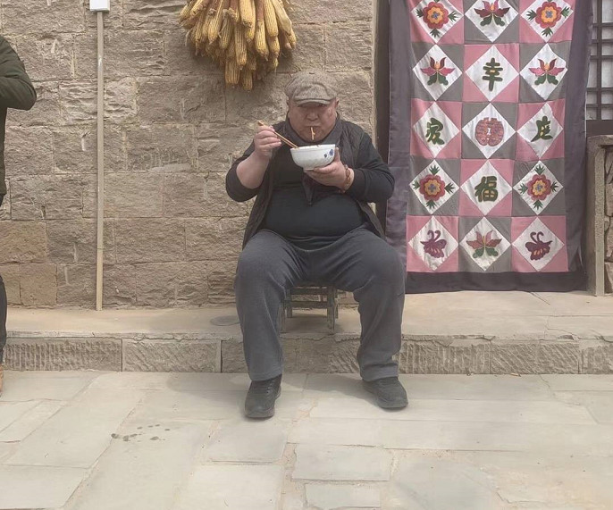 77岁赵忠祥住巨大豪宅,同为主持人的董浩叔叔