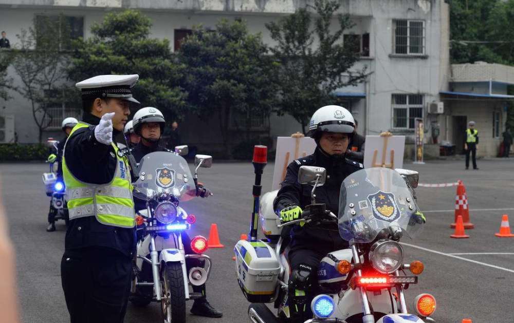 既然已经开始禁摩了,为什么警察还能骑摩托车?看完终于明白了