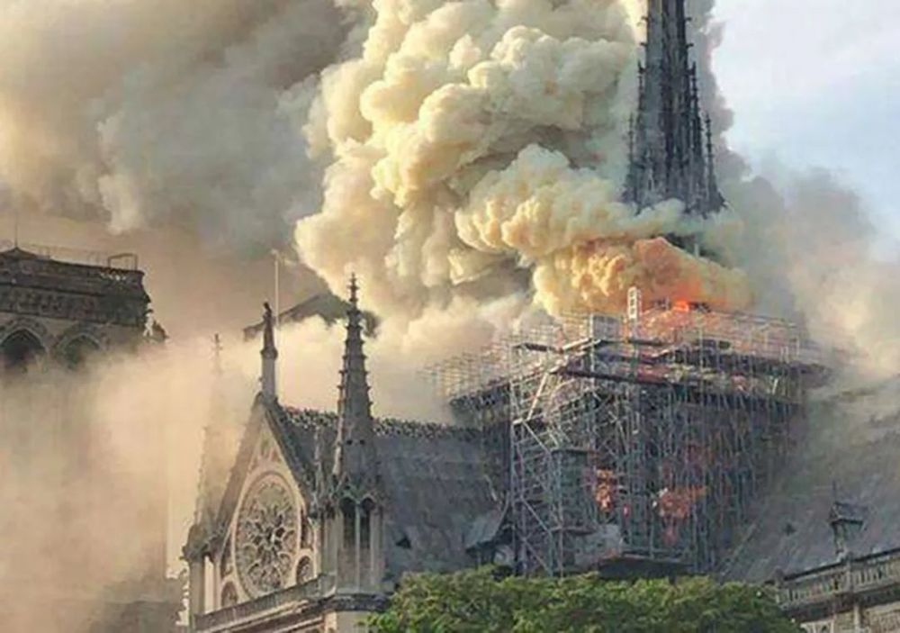 巴黎圣母院失火 腾讯网