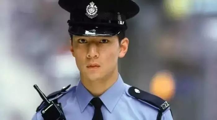 "吴警官"不仅警察当的好,演反派也很入戏,没办法,可能帅额人演啥像啥
