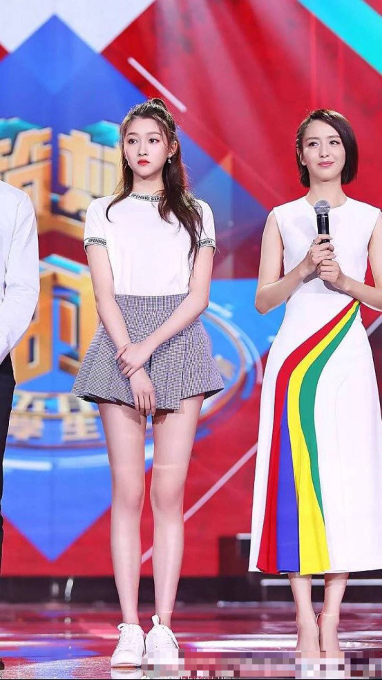 关晓彤不仅有美腿,这个部位也很美,穿对衣服美的冒泡