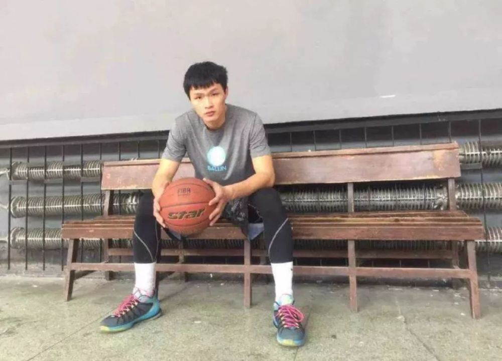 李观洋